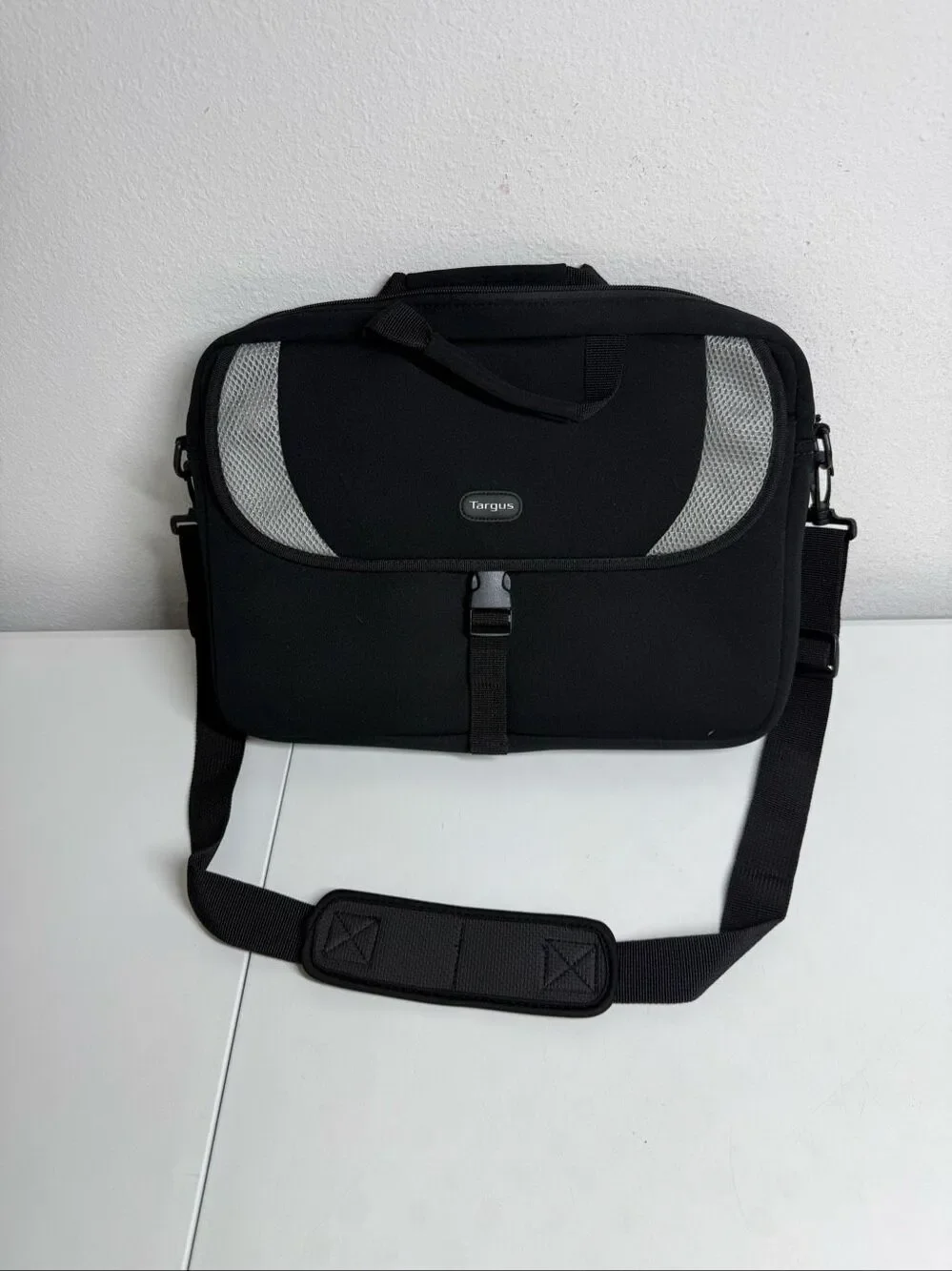 Targus Laptop Messenger Bag Black Briefcase Shoulder Bag NWOT